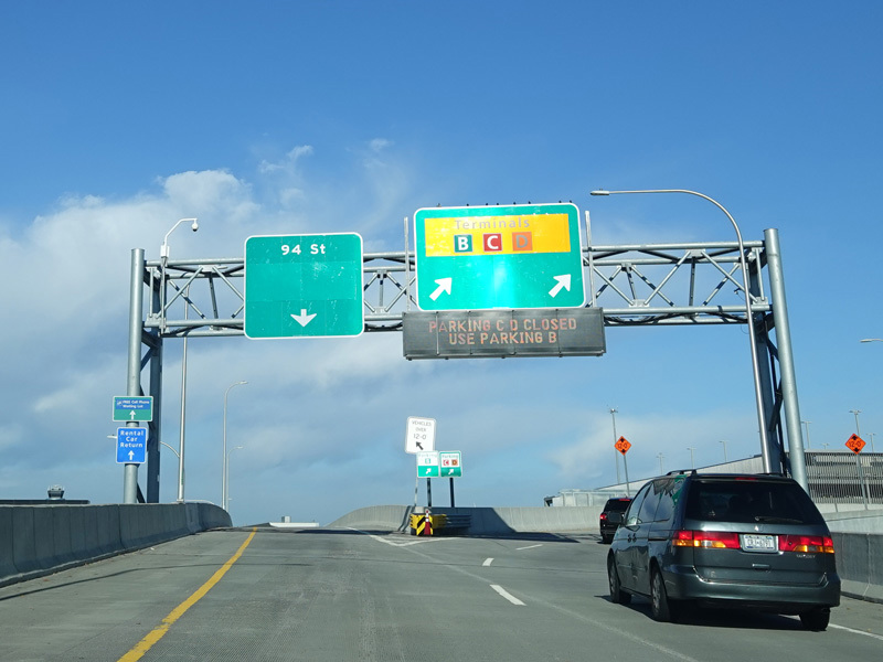 File:Grand Central Parkway at exit 22.jpg - Wikimedia Commons